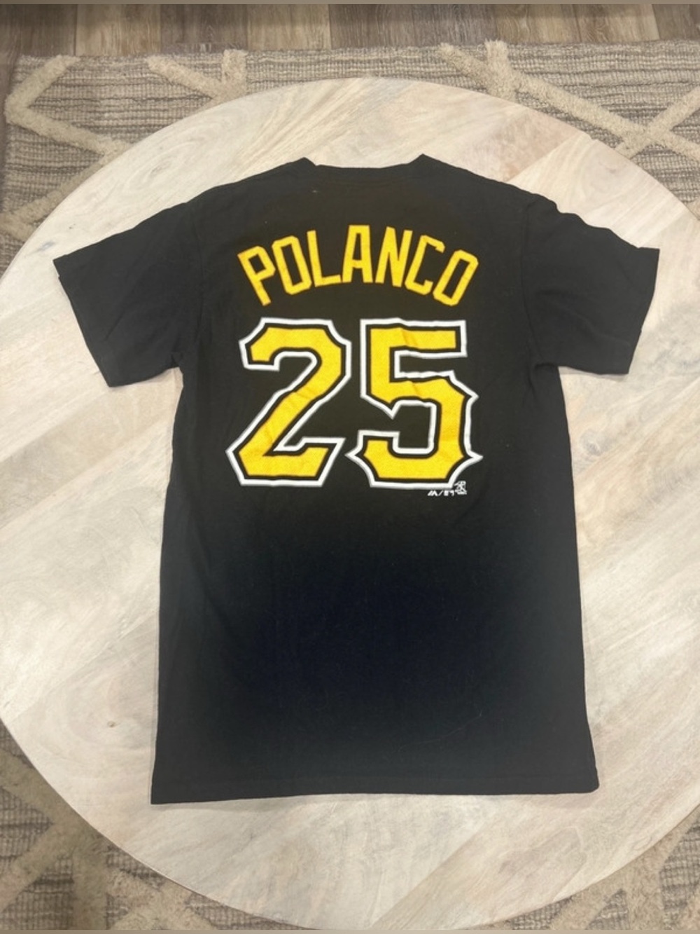 Majestic Pirates Polanco 25 men’s size small t-shirt